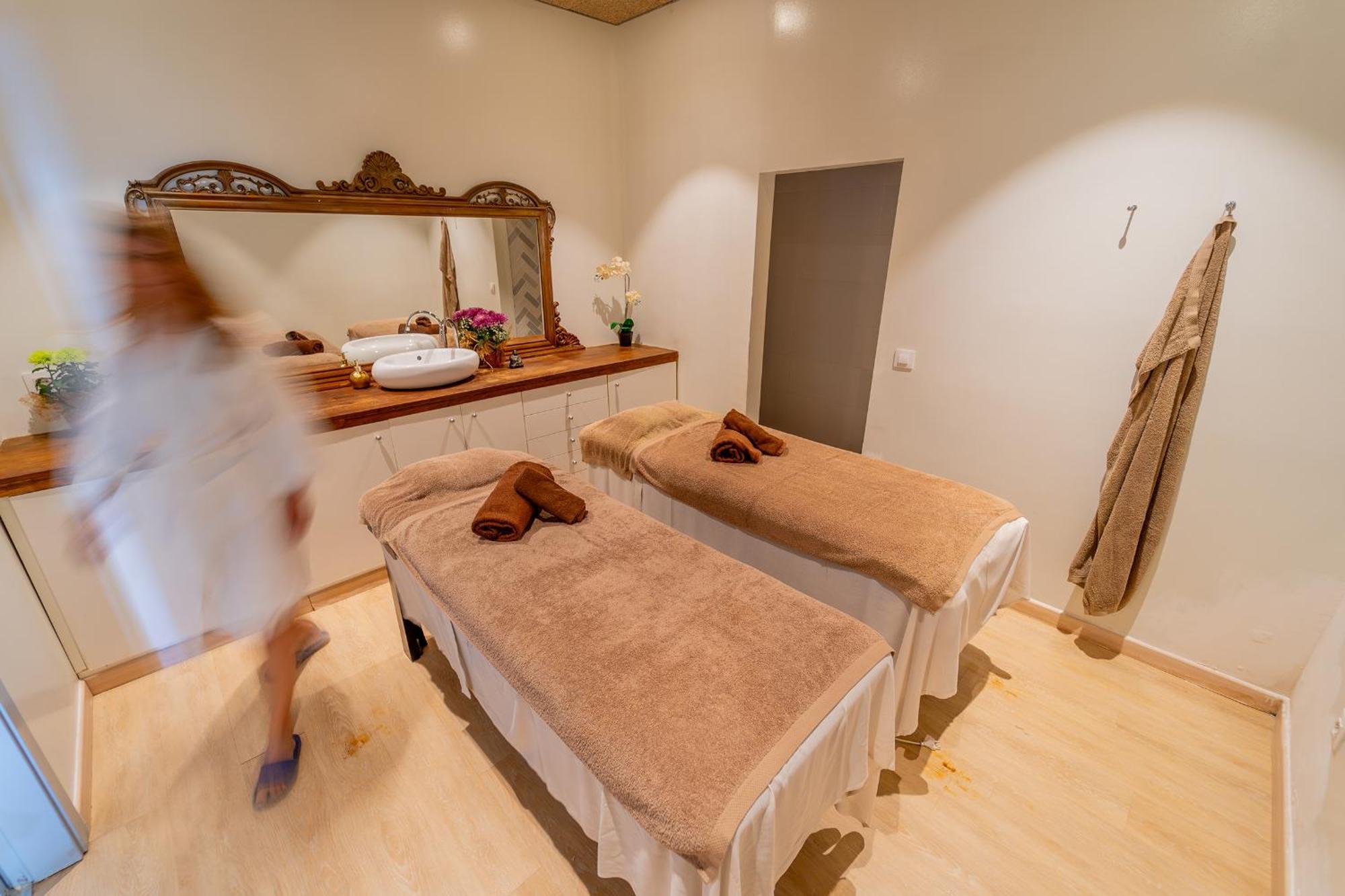 Eco-Apartments La Marineda Roses Eksteriør billede
